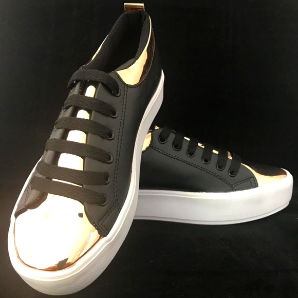 Sneakers - Picture 1 of 4